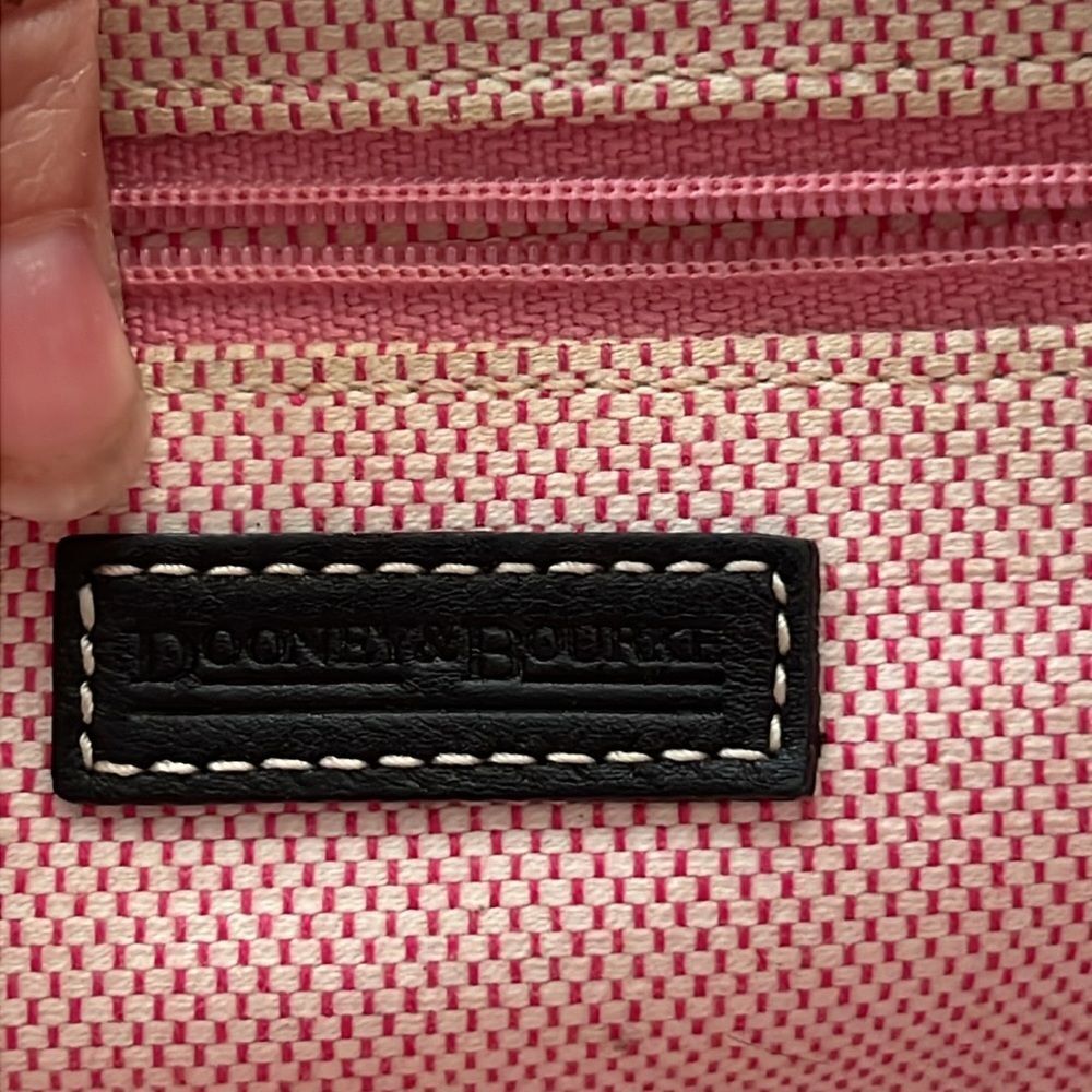 Black and white Dooney and bourke. - Picture 9 of 10